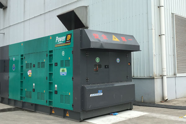 个旧燃油滤清器的更换流程是怎样的？