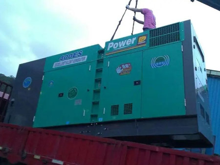 个旧柴油发电机组转速不稳定时，如何对发动机进行维护？