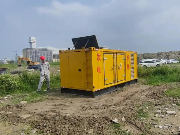 个旧200KW柴油发电机机组每小时的油耗量受哪些因素影响？