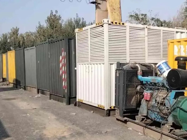 个旧200KW柴油发电机机组每小时油耗是多少？